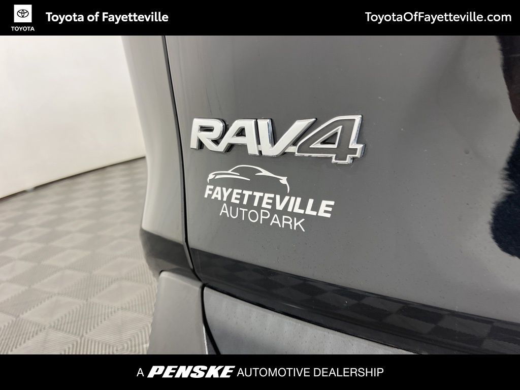 2022 Toyota RAV4 XLE 3