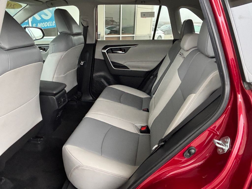 Thumbnail: 2021 Toyota RAV4 - 25