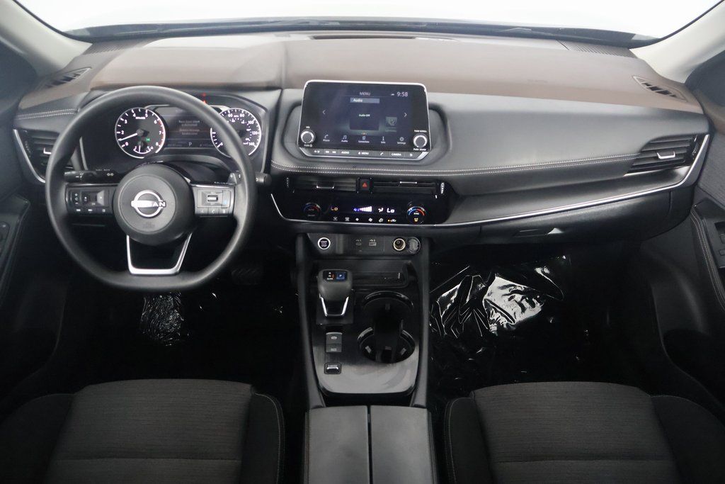 2022 Nissan Rogue SV 8