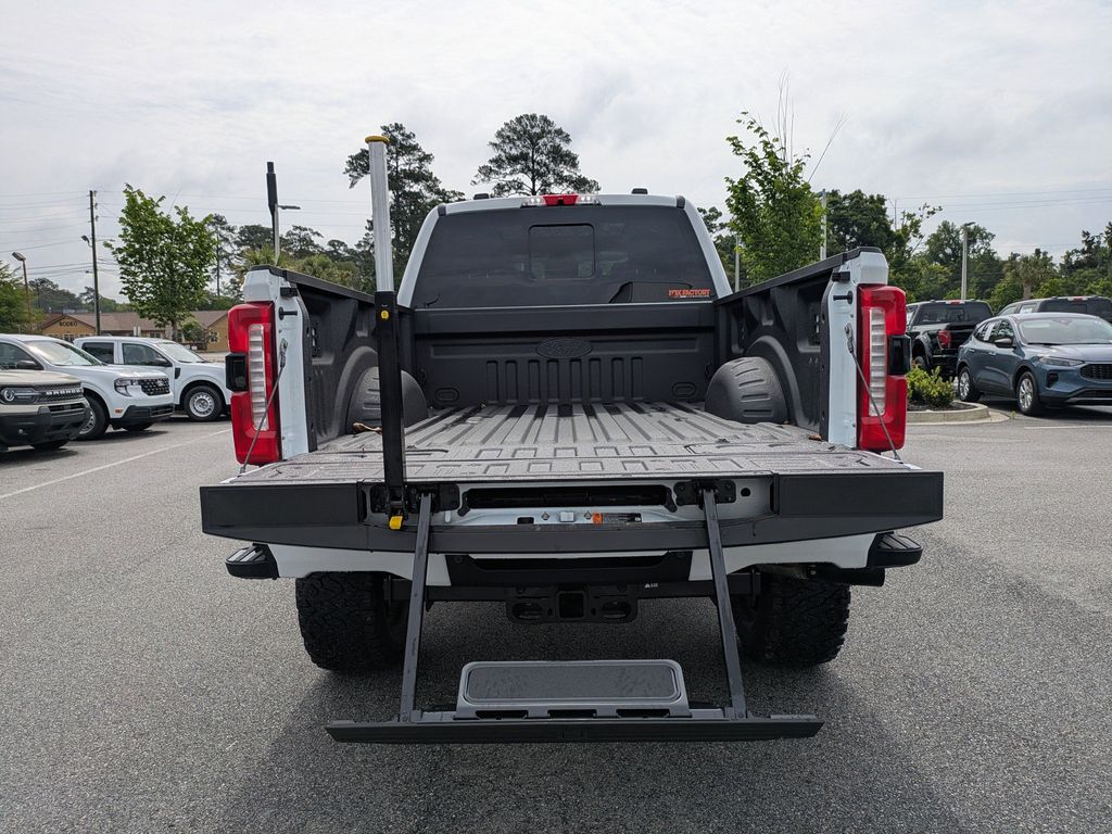 2026 Ford F-250 Super Duty Black Widow