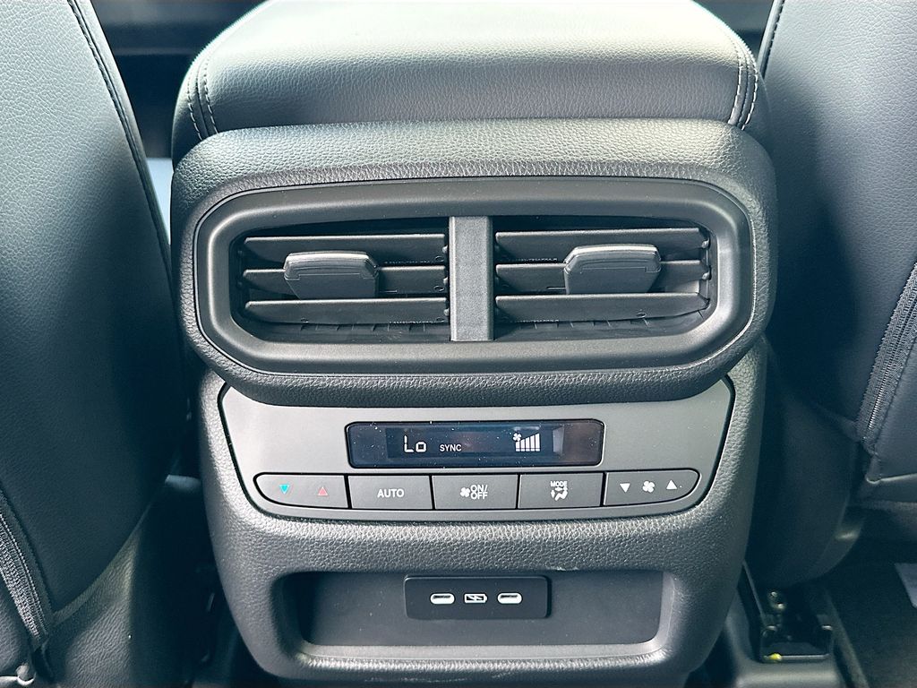 2025 Honda Pilot Touring 17