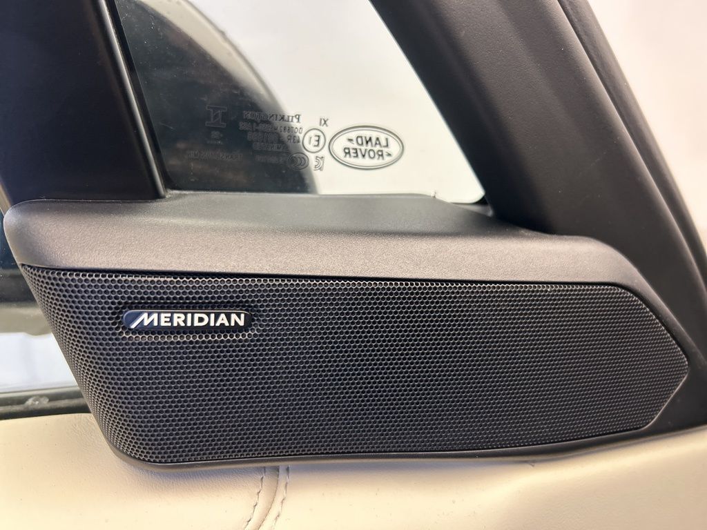 Thumbnail: 2023 Land Rover Range Rover - 21