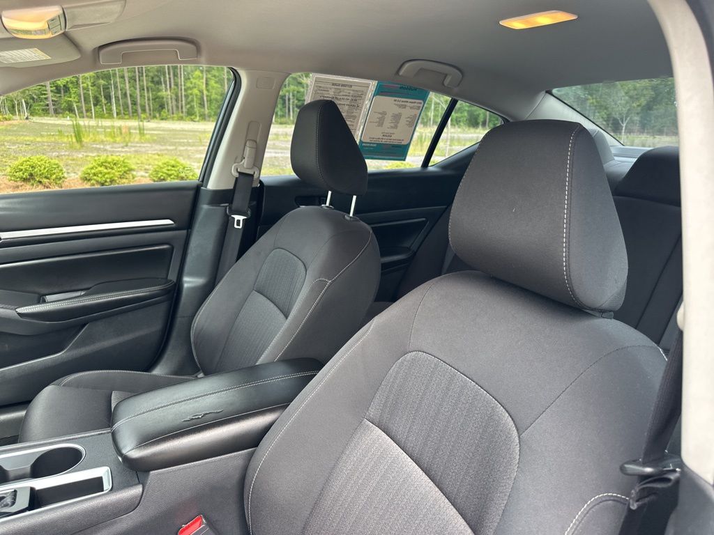 2022 Storm Blue Metallic Nissan Altima 2.5 SV FWD Sedan