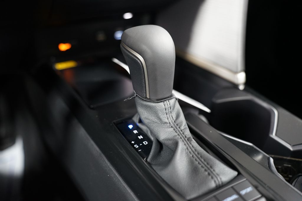 2025 Toyota Camry SE 22