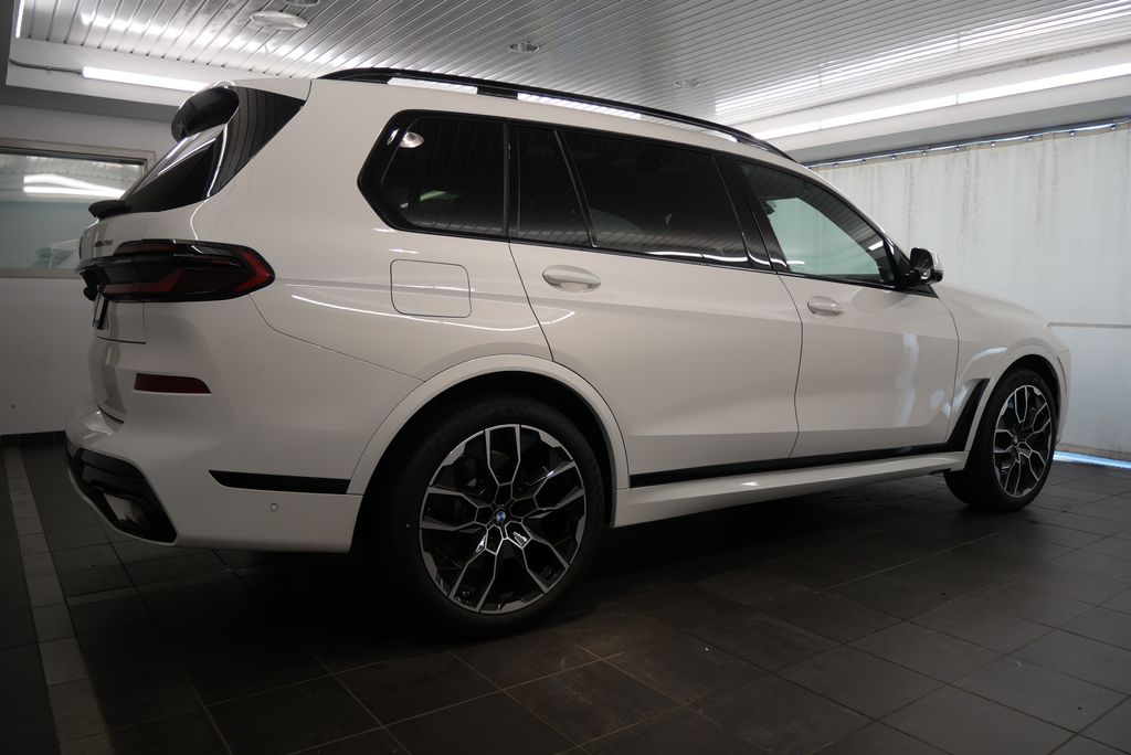 2025 BMW X7 xDrive40i 7