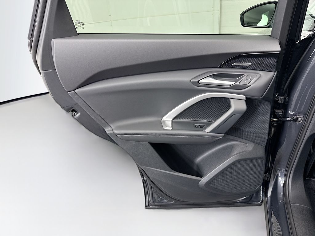 Thumbnail: 2025 Audi Q5 - 25