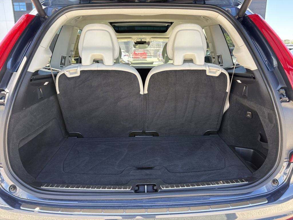 Used 2022 Denim Blue Metallic Volvo T6 Momentum image 28