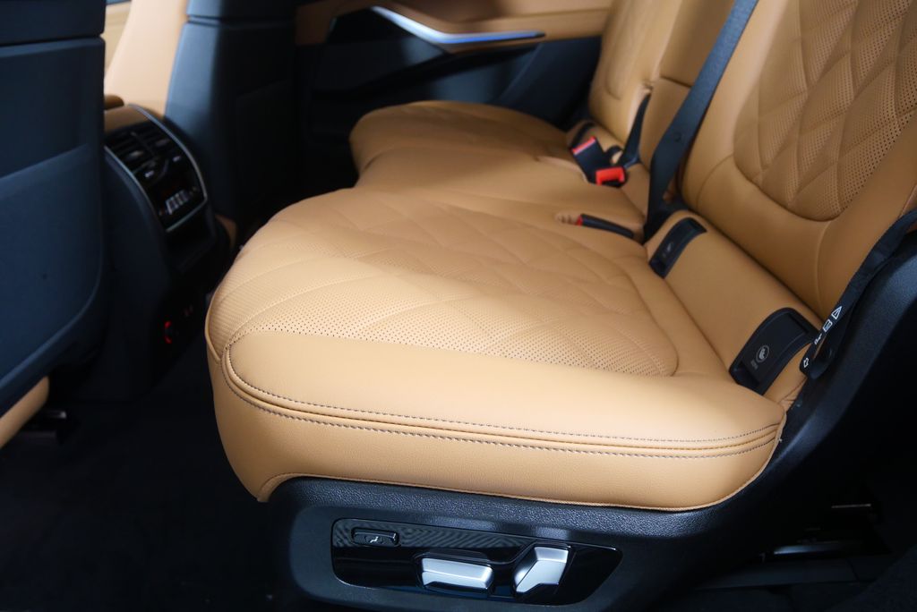2026 BMW X7 xDrive40i 14