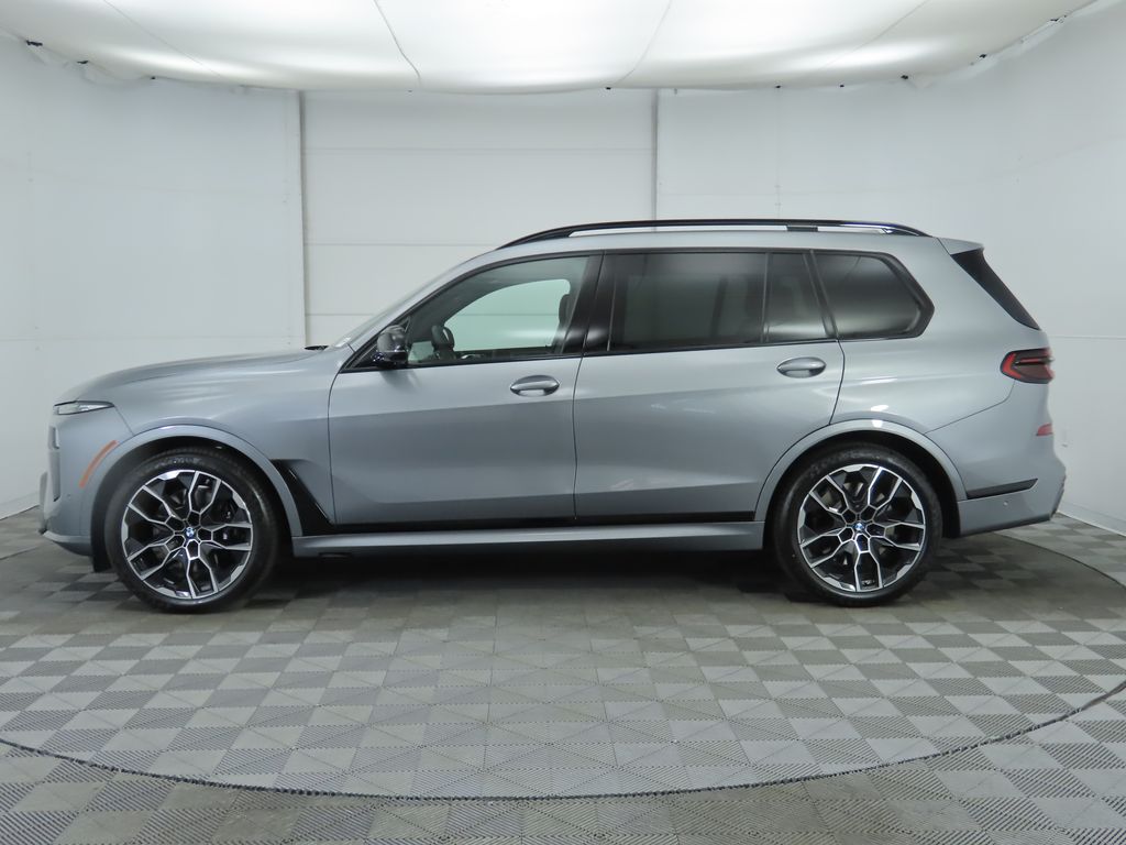 2026 BMW X7 M60i 8