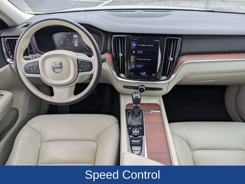 2021 Volvo S60 T5 Momentum