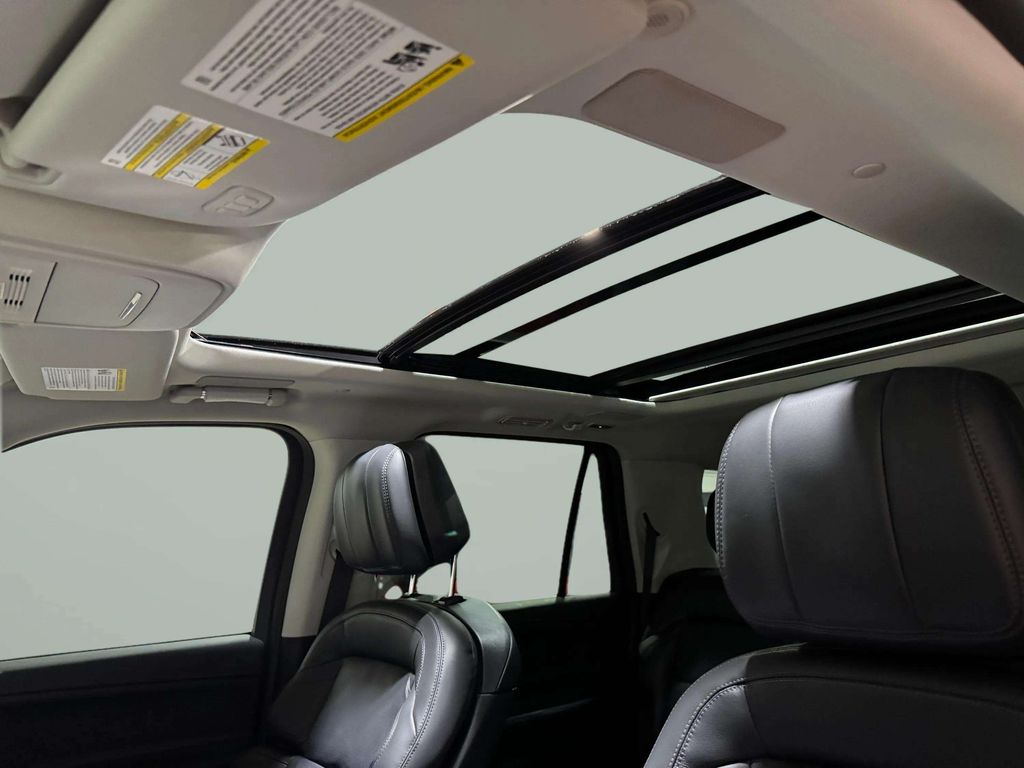 Certified Used 2025 Infinite Black Metallic Clearcoat Lincoln Reserve image 14