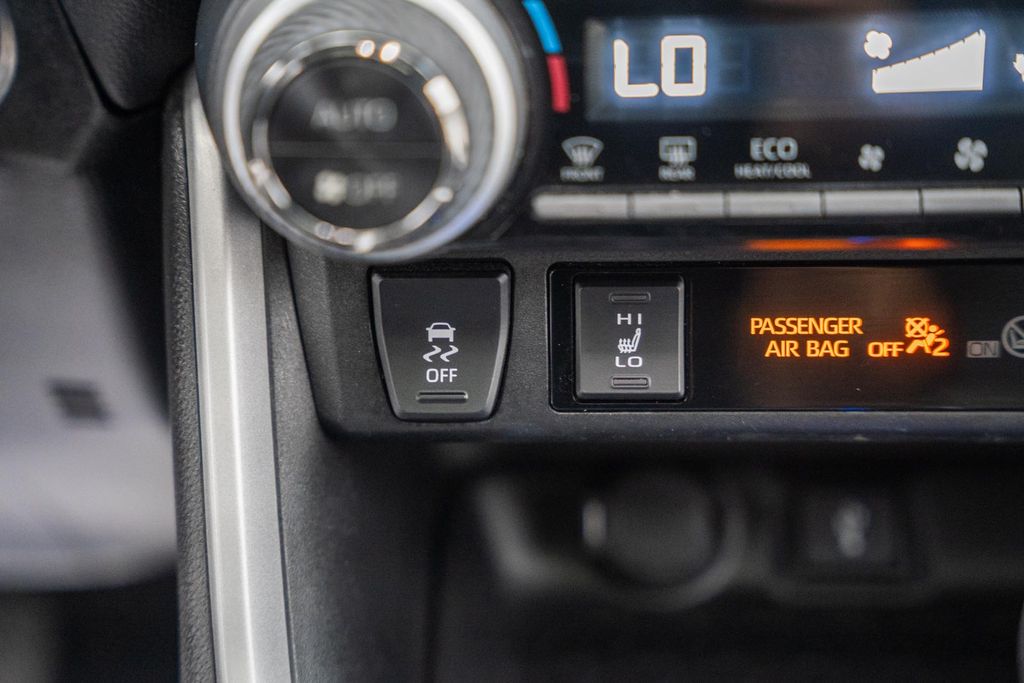 ToyotaRAV4 Hybrid24