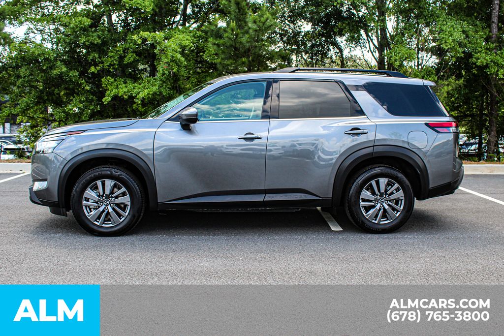Used 2025 Gray Nissan SV image 7