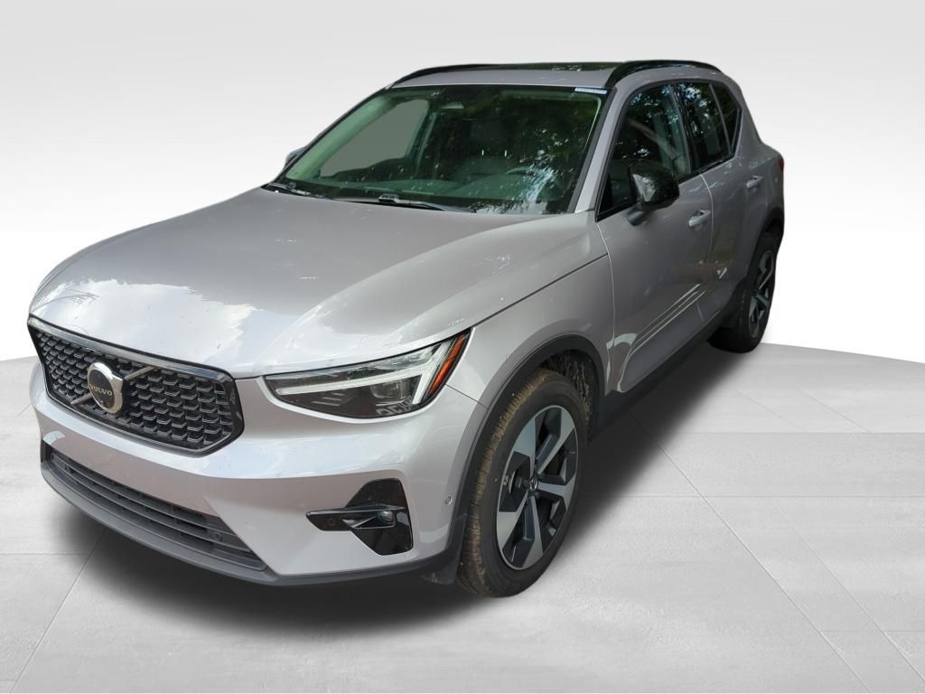 2026 Volvo XC40 B5 Plus