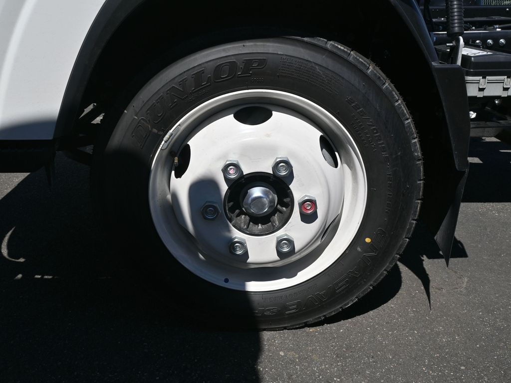 2024 Isuzu NPR HD 