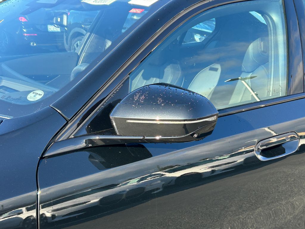 Thumbnail: 2025 BMW 5 Series - 10