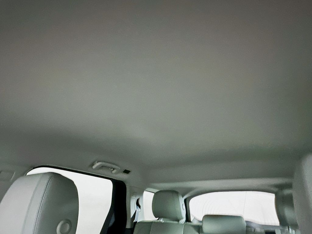 Used 2018 Black Land Rover SE image 21