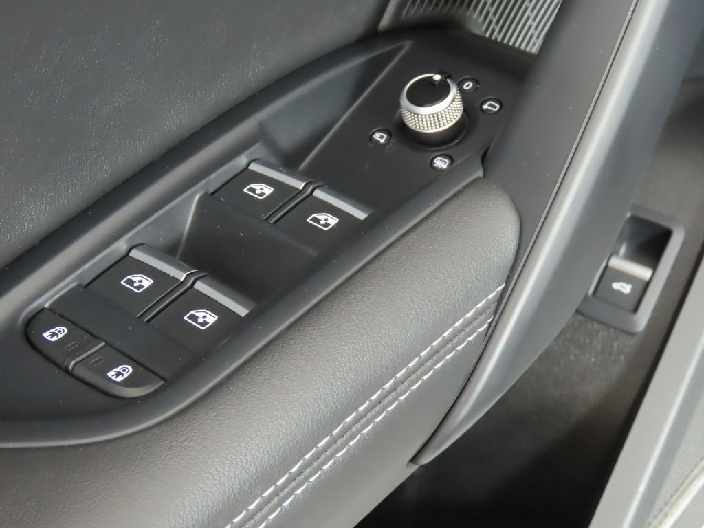 Thumbnail: 2023 Audi Q5 - 30