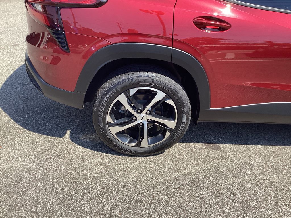 Used 2024 Chevrolet Trax SUV