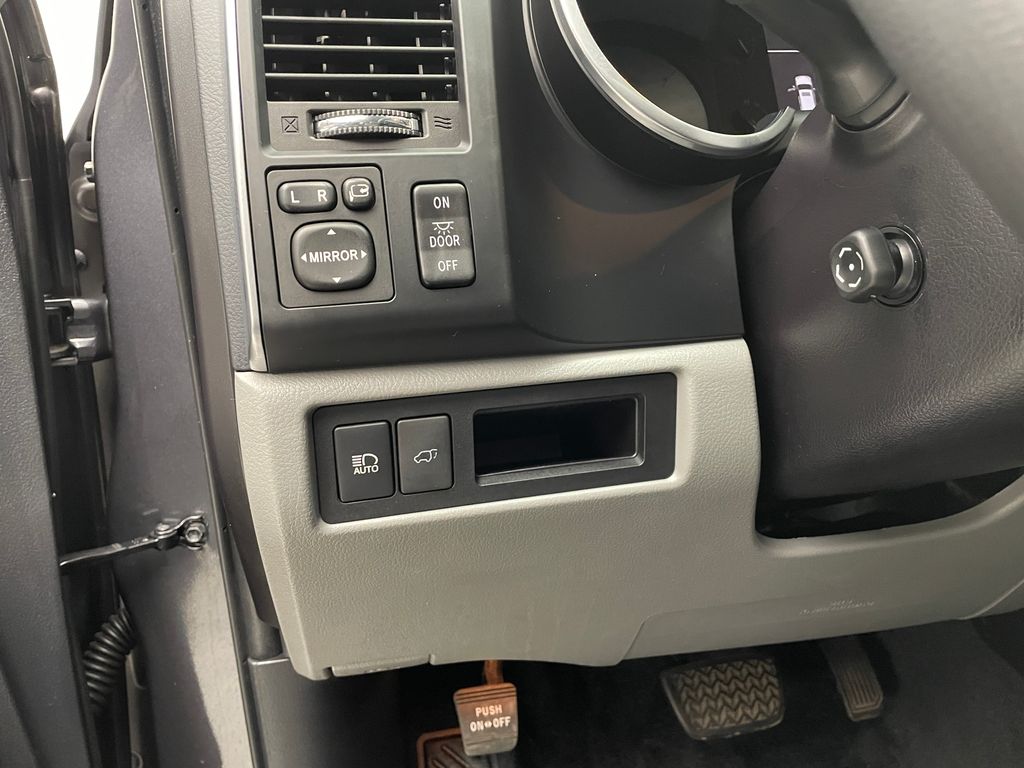Thumbnail: 2018 Toyota Sequoia - 20