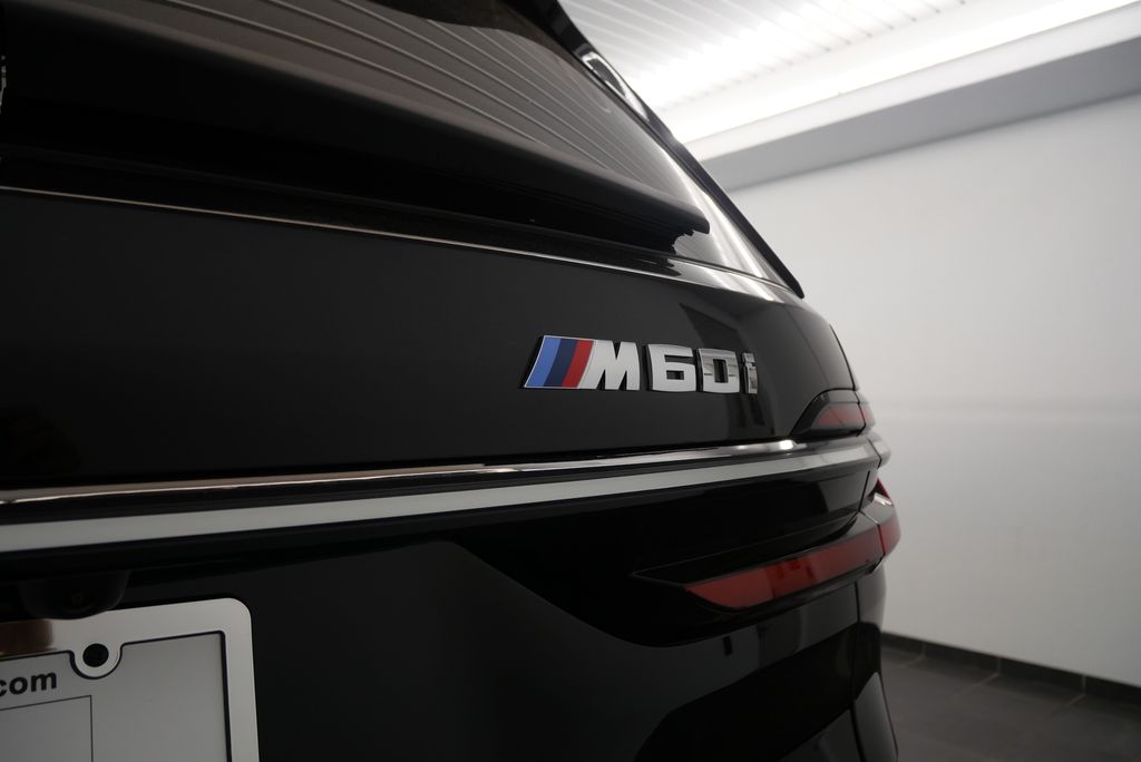 2025 BMW X7 M60i 6