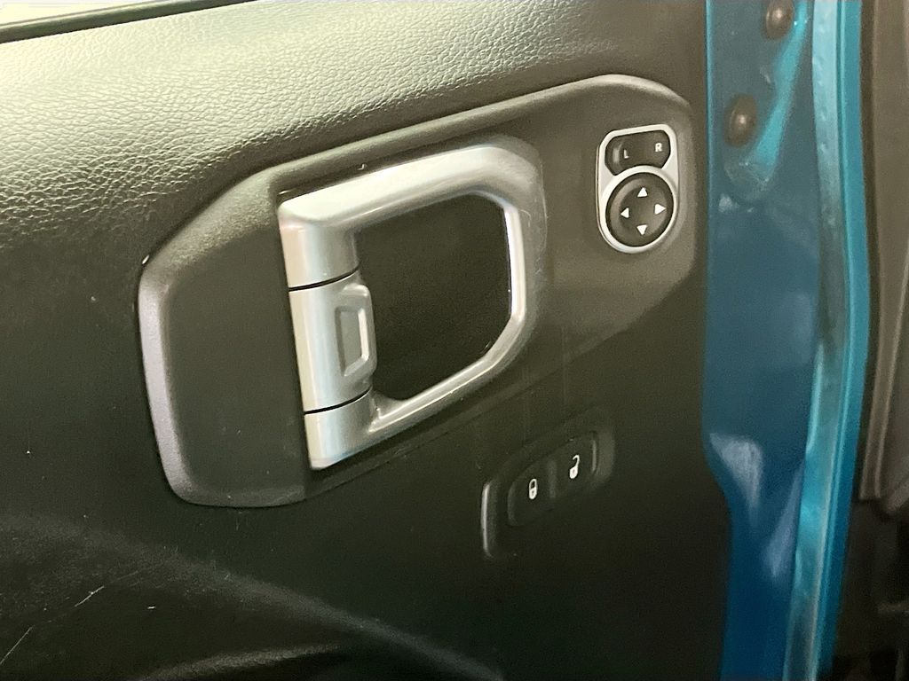 Used 2020 Bikini Pearlcoat Jeep Unlimited Sport S image 17
