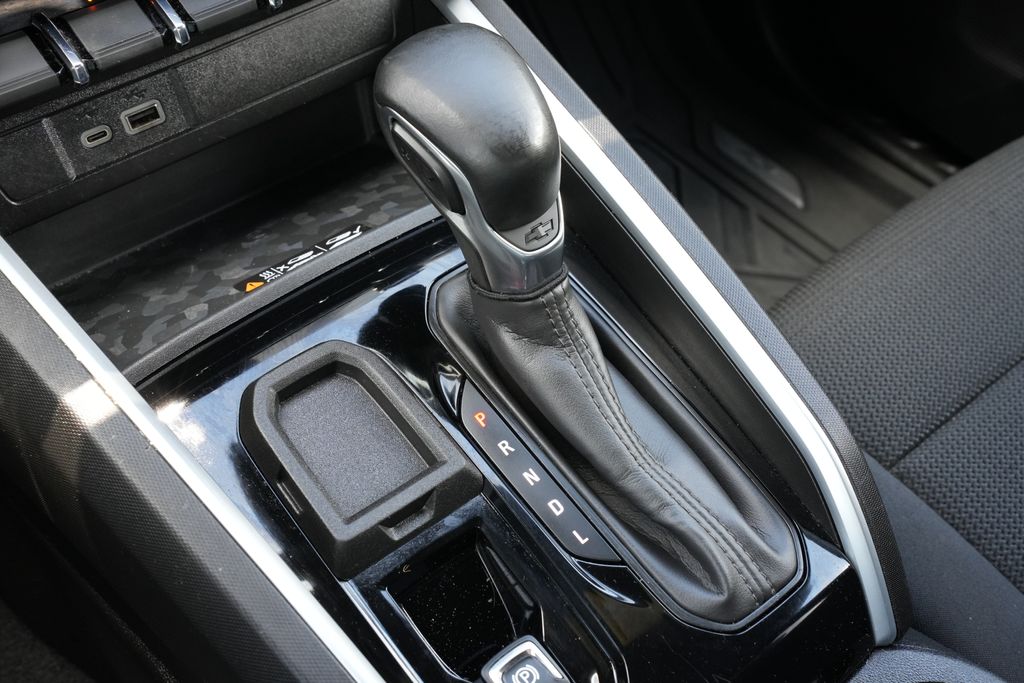 2024 Chevrolet Colorado LT - 11