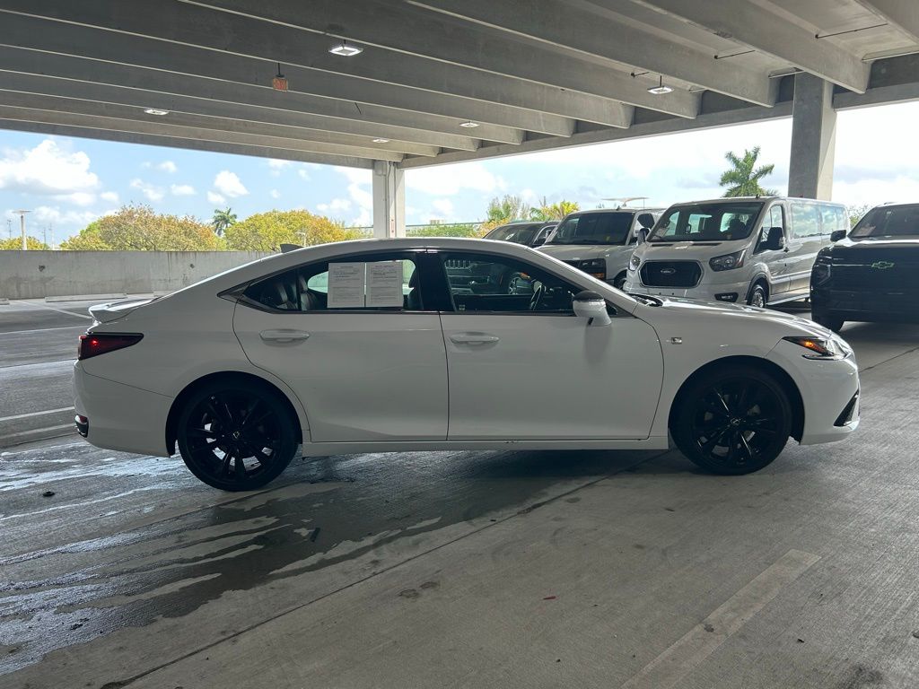 Used 2023 White Lexus 300h image 4