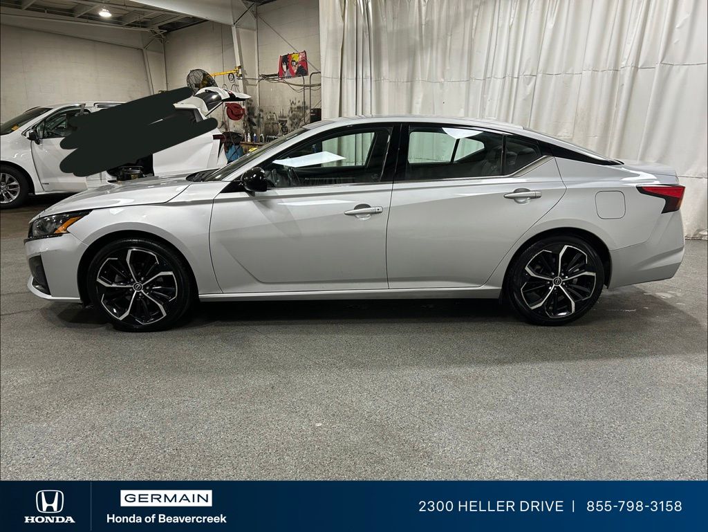 Used 2023 Silver Nissan 2.5 SR image 5