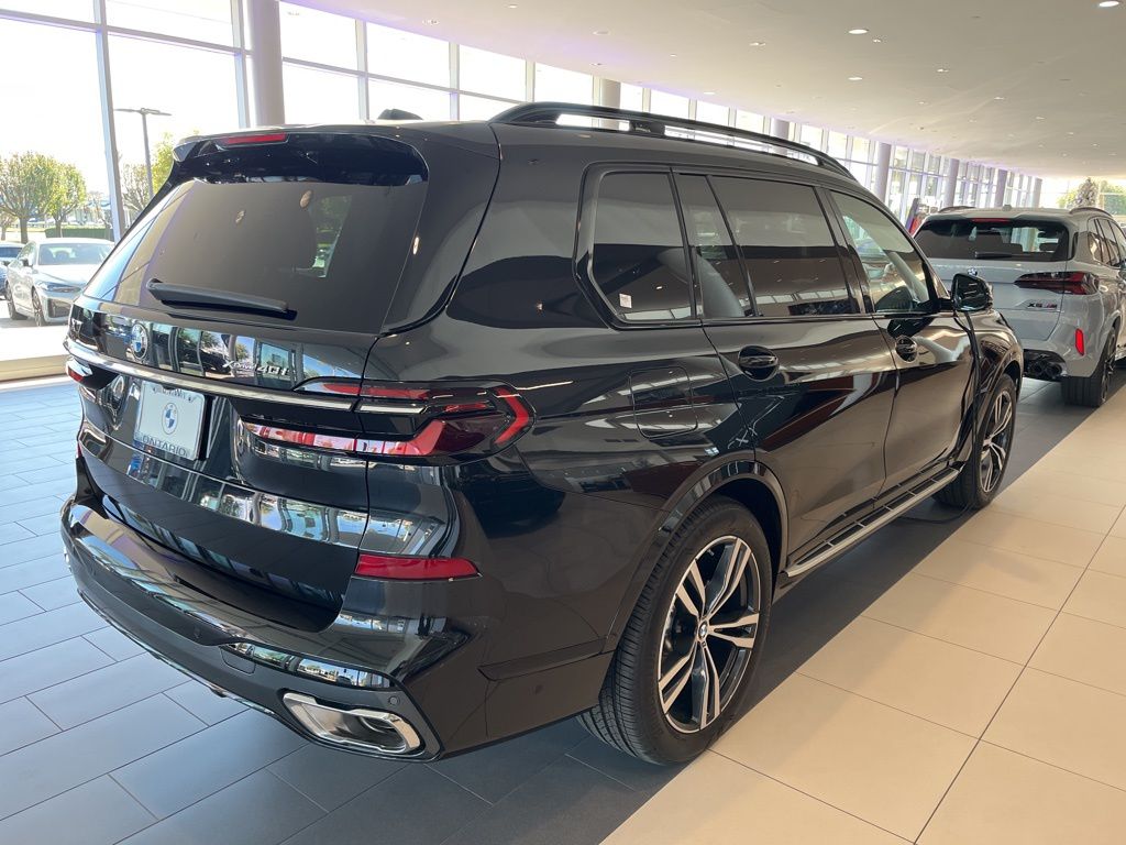 2025 BMW X7 xDrive40i 5