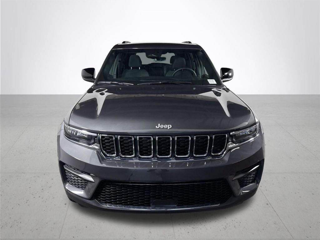 2025 Jeep Grand Cherokee Laredo X photo 3