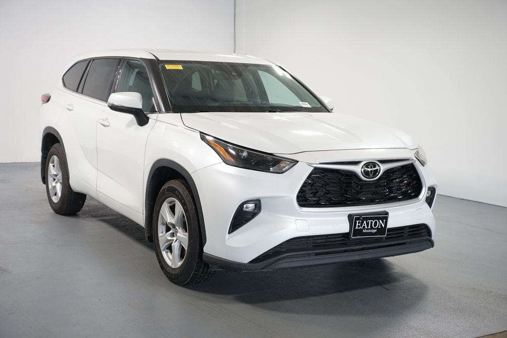 Thumbnail: 2022 Toyota Highlander - 3