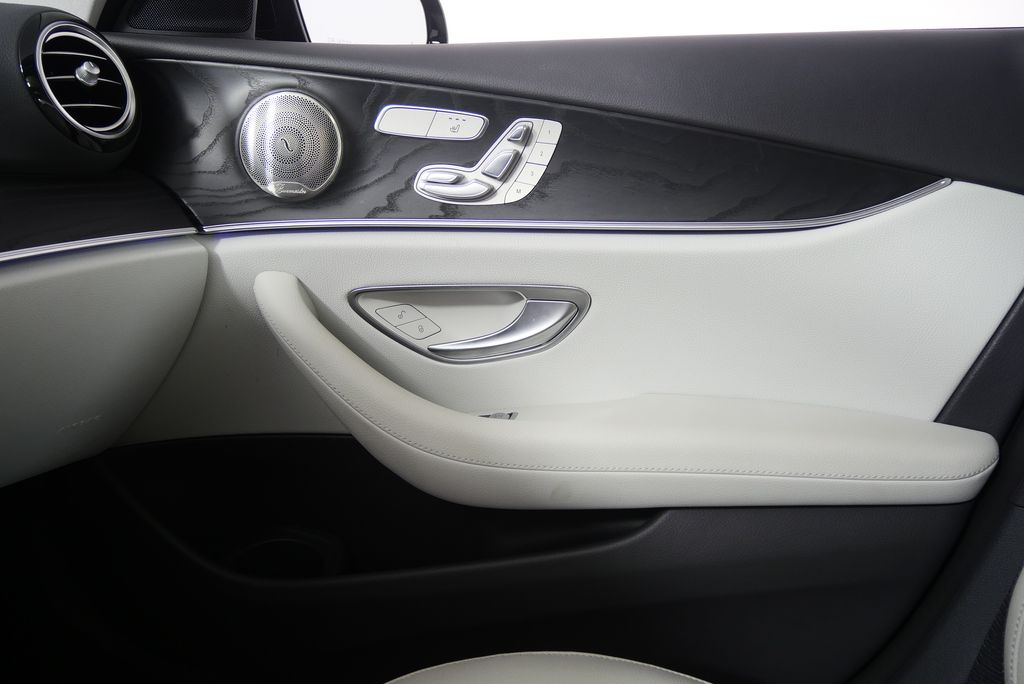 Thumbnail: 2023 Mercedes-Benz E-Class - 29
