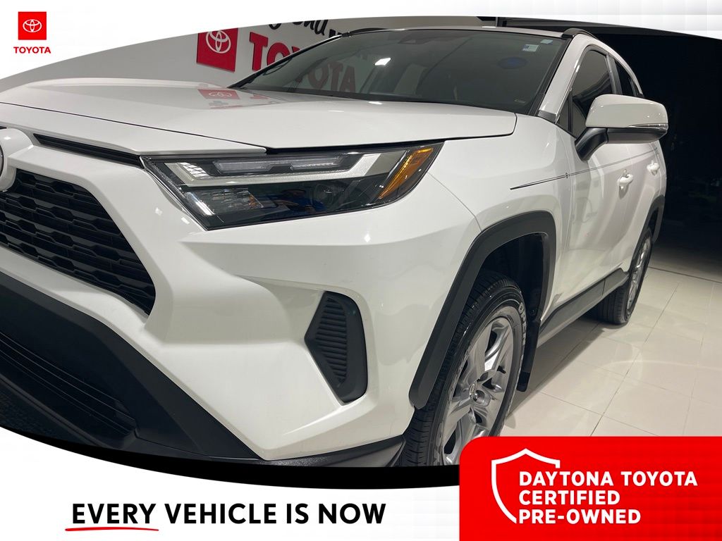 2024 Toyota RAV4 XLE - Photo 13
