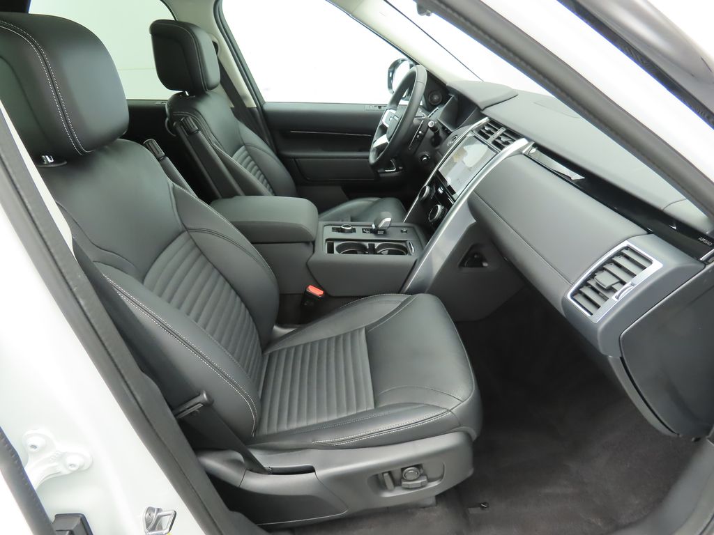 Thumbnail: 2024 Land Rover Discovery - 20