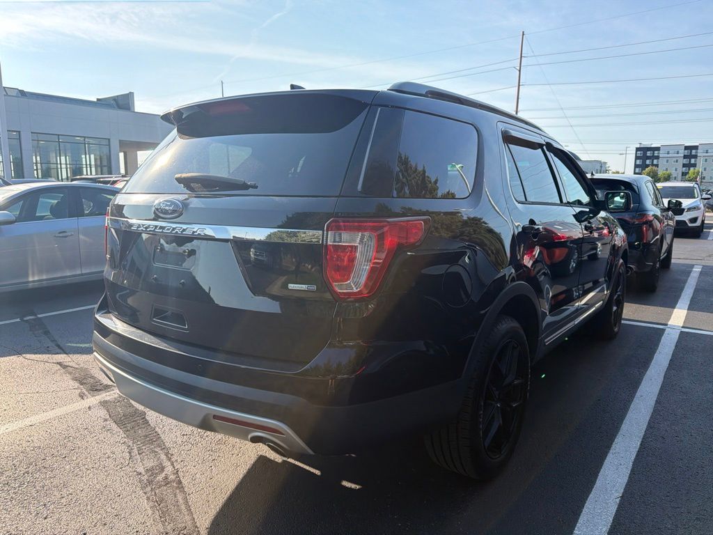 Thumbnail: 2016 Ford Explorer - 3