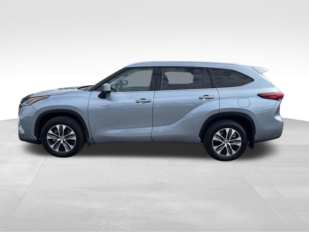 2021 Toyota Highlander Hybrid XLE 8