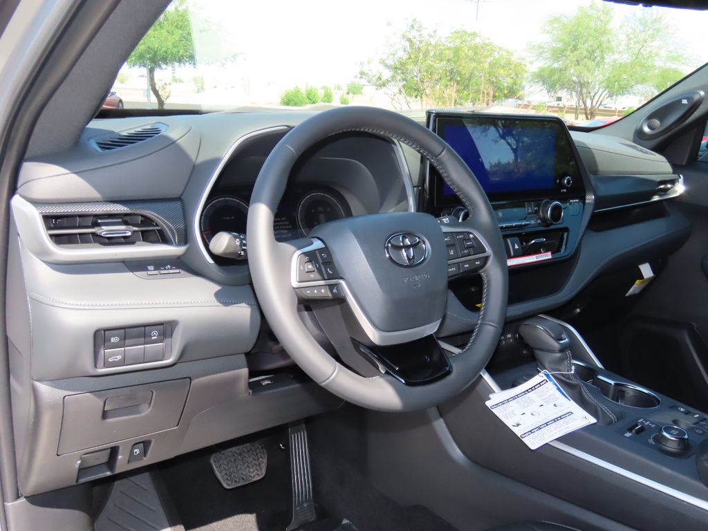2025 Toyota Highlander XSE 9