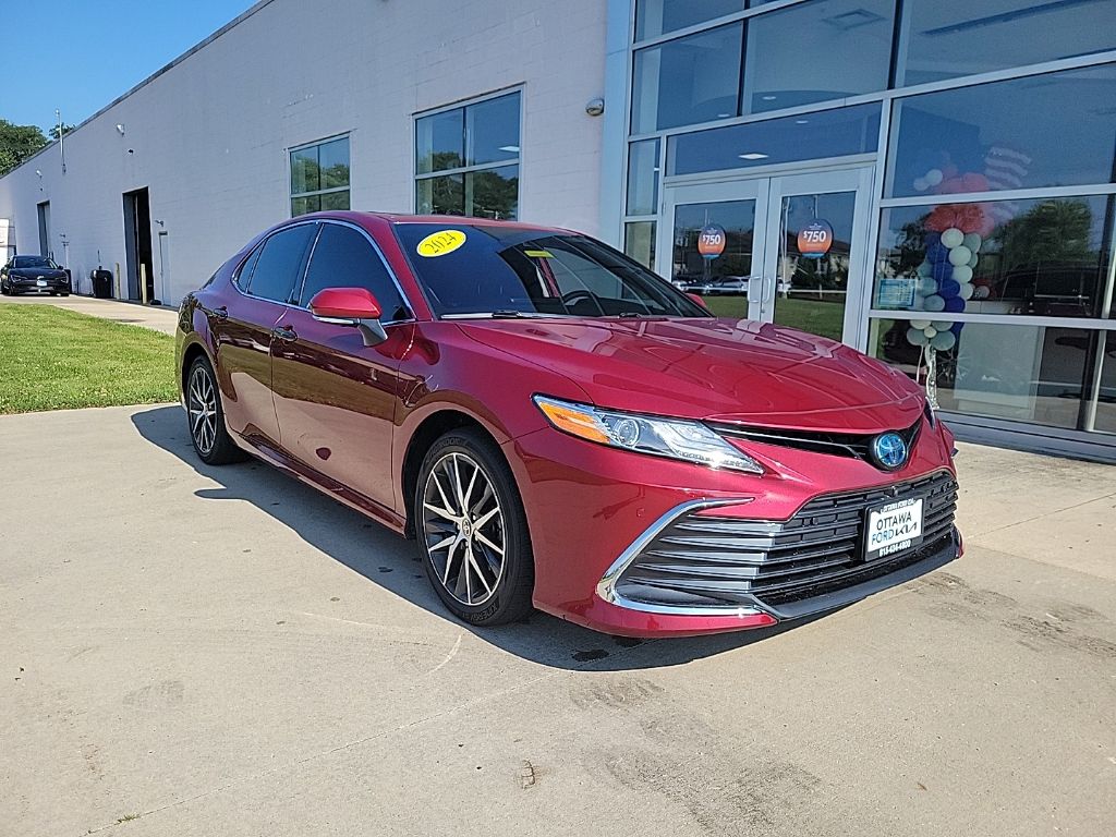 Pearl 2022 Toyota Camry Hybrid Sedan Front-Wheel Drive Continuously Variable Transmission