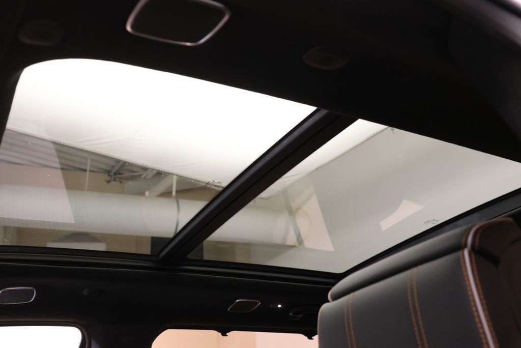 Thumbnail: 2022 Jeep Grand Wagoneer - 16
