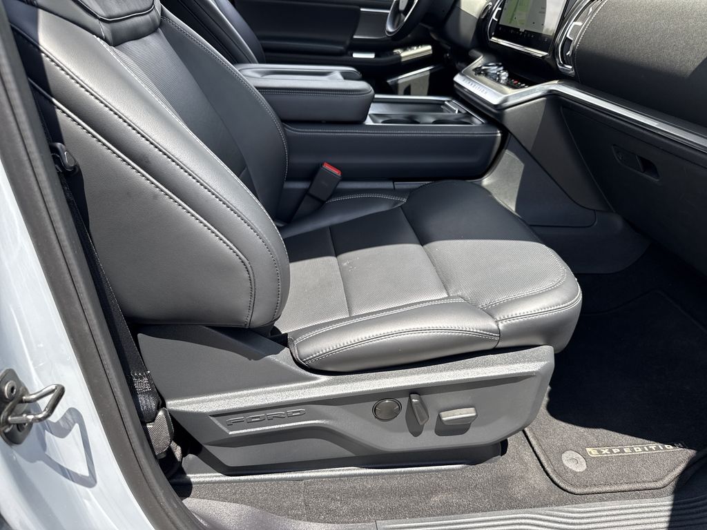 Used 2025 Ford Expedition SUV