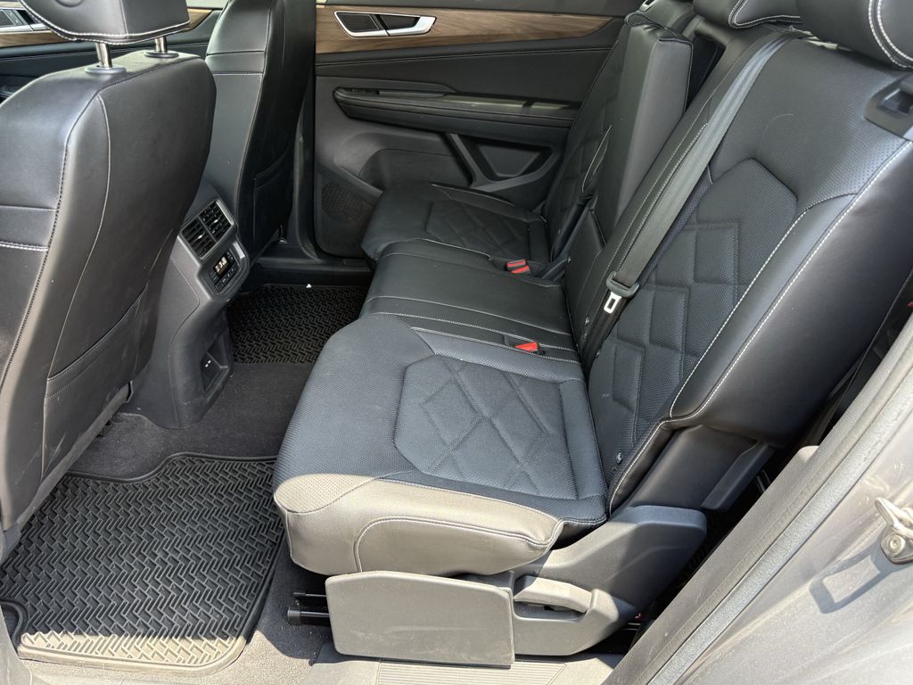2024 Volkswagen Atlas 2.0T SE w/Technology  at Toyota of Victoria