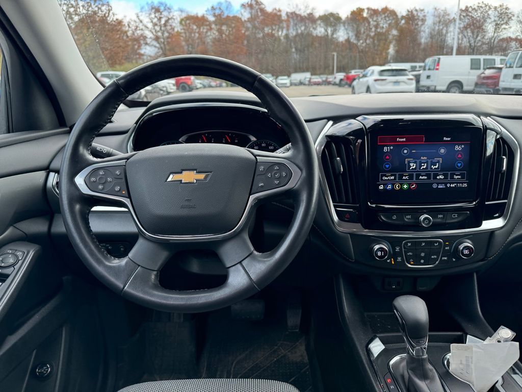 2021 Chevrolet Traverse LT 9