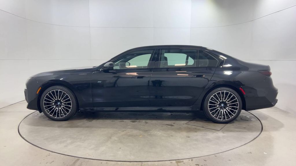Thumbnail: 2025 BMW 7 Series - 5