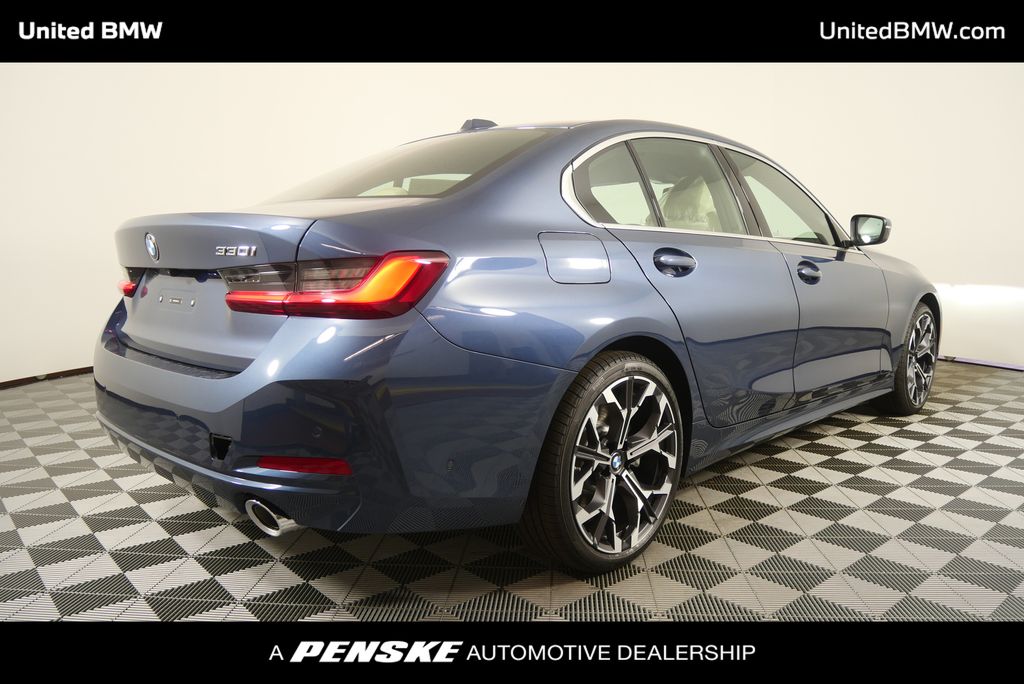 Thumbnail: 2026 BMW 3 Series - 3