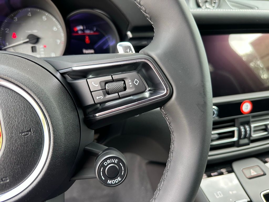 Thumbnail: 2025 Porsche Macan - 20