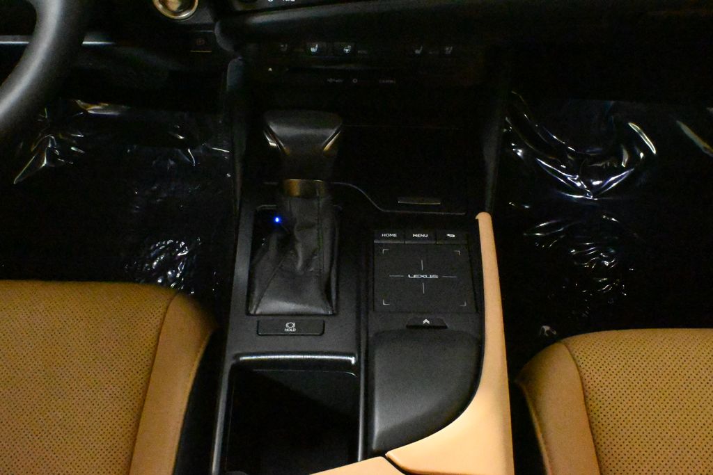Thumbnail: 2022 Lexus ES - 26