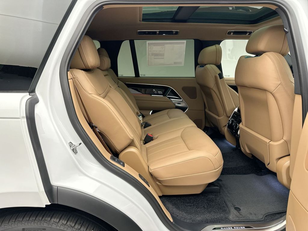 Thumbnail: 2025 Land Rover Range Rover - 7