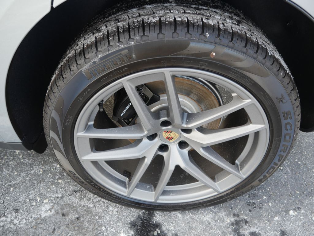 Thumbnail: 2026 Porsche Macan - 14