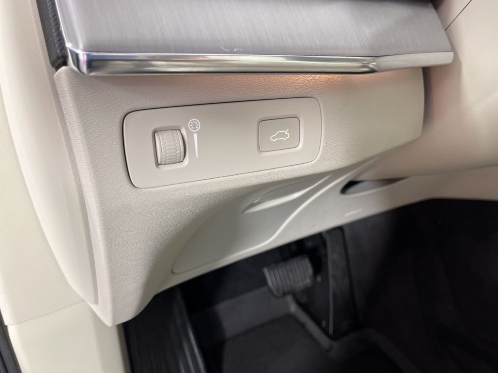 Thumbnail: 2022 Volvo XC90 - 30